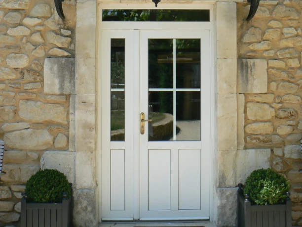 Porte d’entrée blanche PVC tiercée avec imposte fixe à Codolet