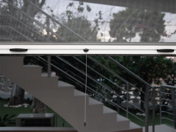Moustiquaire verticale enroulable