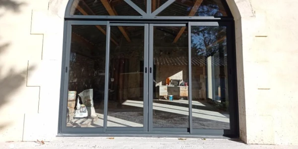 Baies vitrées aluminium sur mesure autour d’Avignon