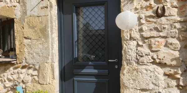 Votre porte d’entrée aluminium autour d’Avignon