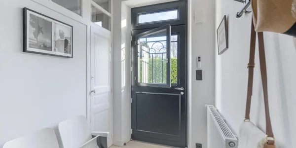 Moulures, grilles et détails décoratifs