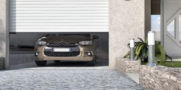 Une porte de garage adaptée en rénovation
