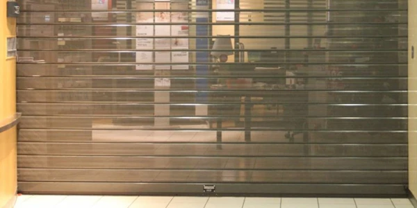 Rideau métallique microperforé