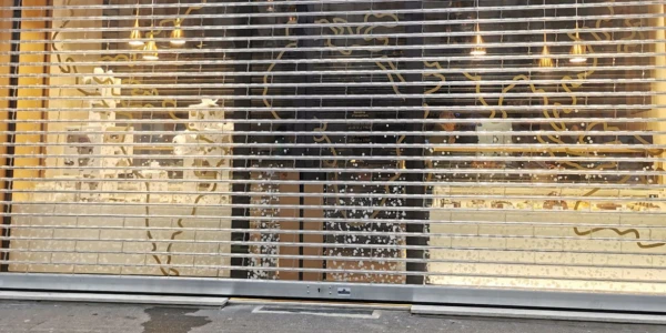 Rideau ou grille transparente