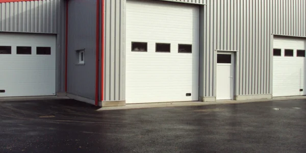 Porte sectionnelle mixte