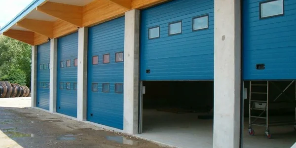 Pose de porte sectionnelle industrielle autour d’Avignon