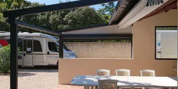 Une toile rétractable pour découvrir la terrasse