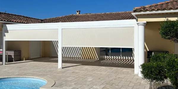 Une pergola qui épouse les lignes de la maison