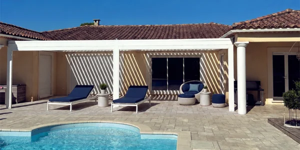 S’offrir une pause au bord de la piscine