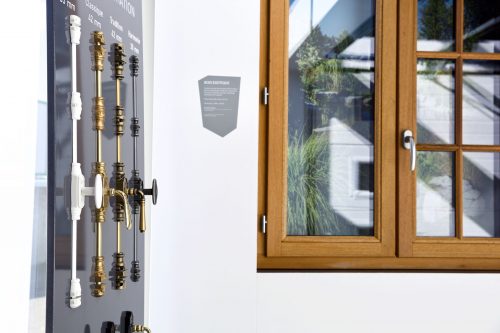 Fenetre bois showroom Triola
