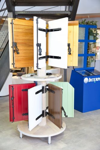 Volets alu bois pvc showroom Triola