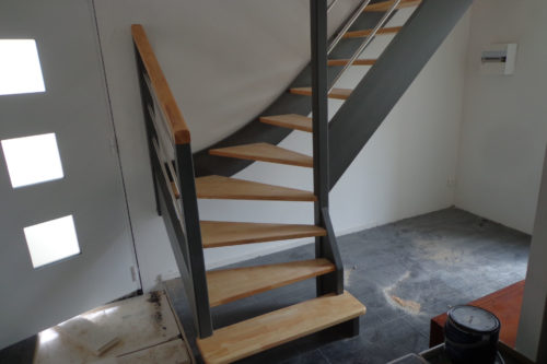 Escalier demi-tour hevea moderne