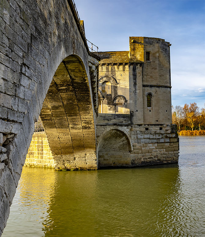 Pont d’Avignon – Rénovation de fenêtres à Avignon pergola bioclimatique Grau du Roi